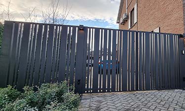 Aluminium vleugelpoort met verticale profielen - Model Cupro