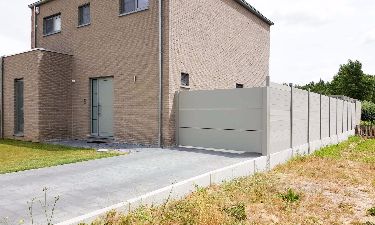 Aluminium draaideur met strakke vlakke panelen - Garain
