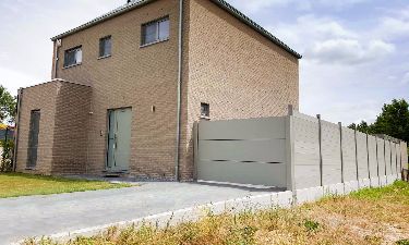 Aluminium draaideur met strakke vlakke panelen - Garain